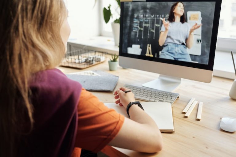 Como dar aula online tudo o que você precisa saber antes de