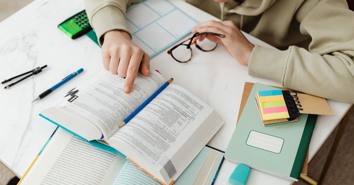 Melhores plataformas para estudar para o ENEM gratuitamente em 2025