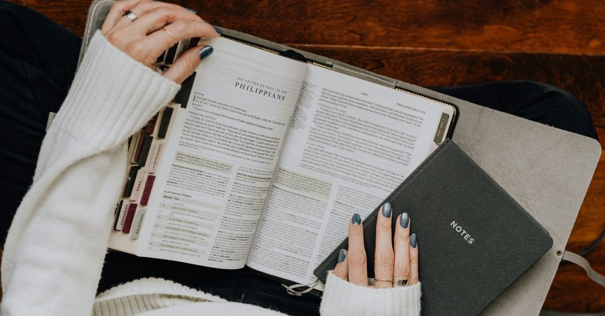 Estudo aponta que leitura da Bíblia pode refletir busca por conhecimento