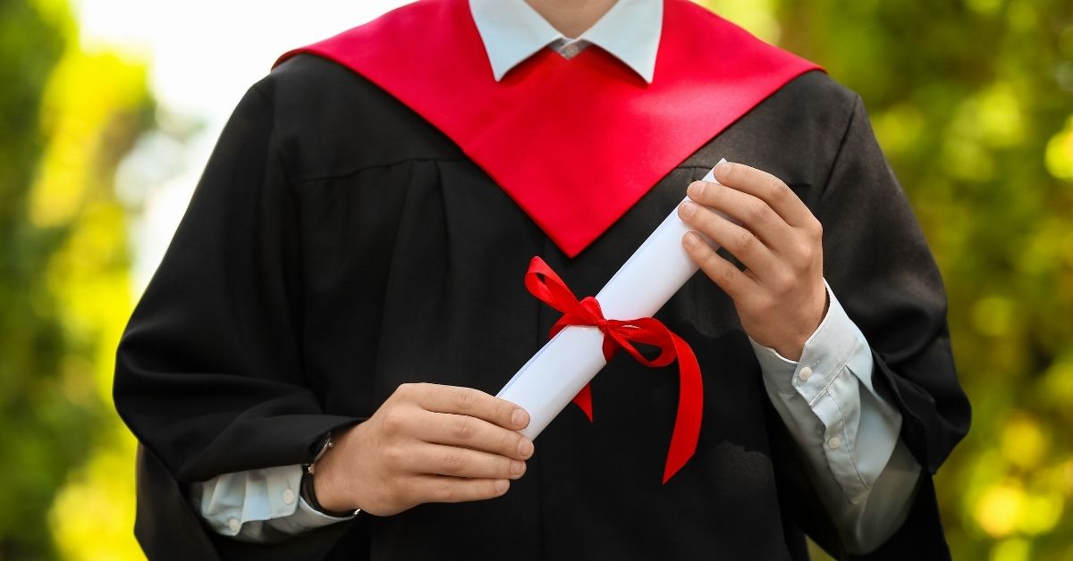 Faculdade presencial ou EAD: qual escolher em 2026? Faculdade presencial ou EAD: qual escolher em 2026?