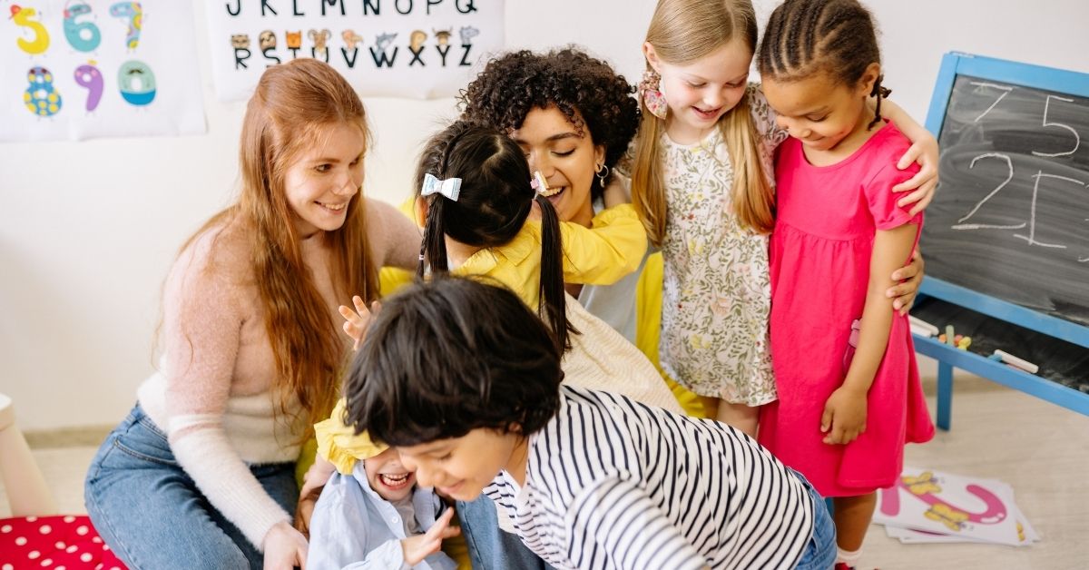 8 formas simples de ensinar sobre dinheiro para crianças e jovens