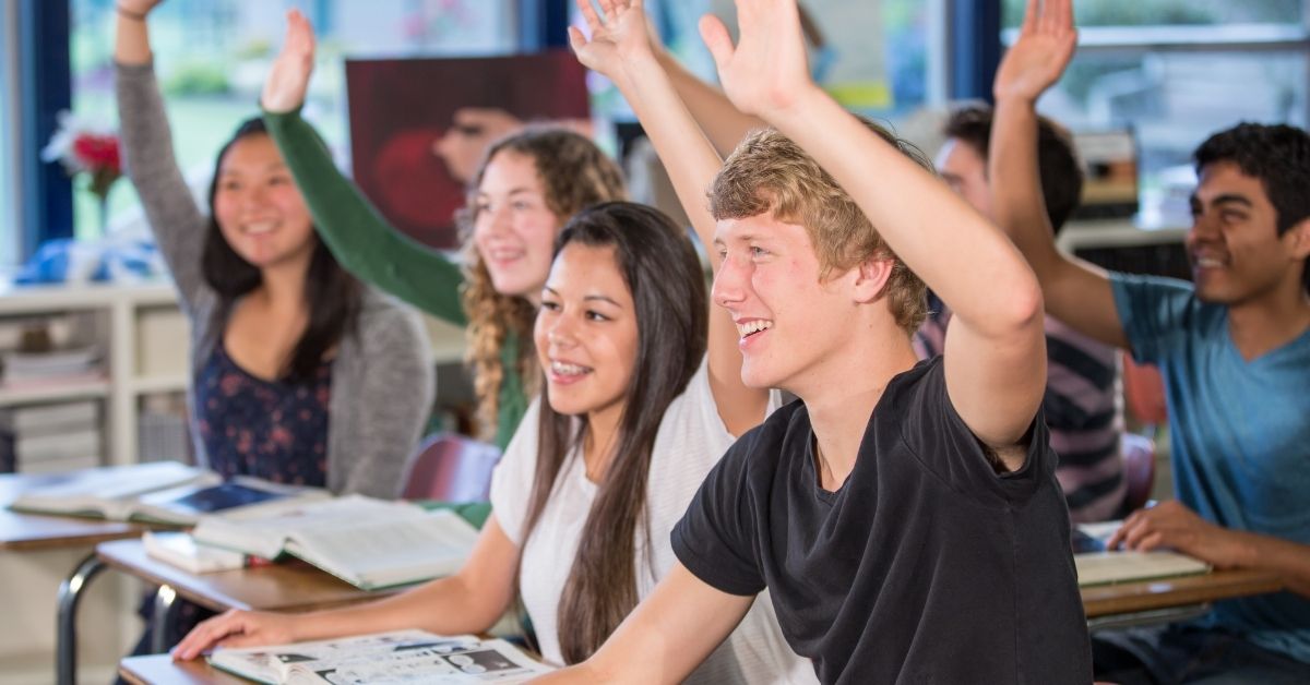 Ensino médio técnico amplia emprego e acesso ao ensino superior Ensino médio técnico amplia emprego e acesso ao ensino superior